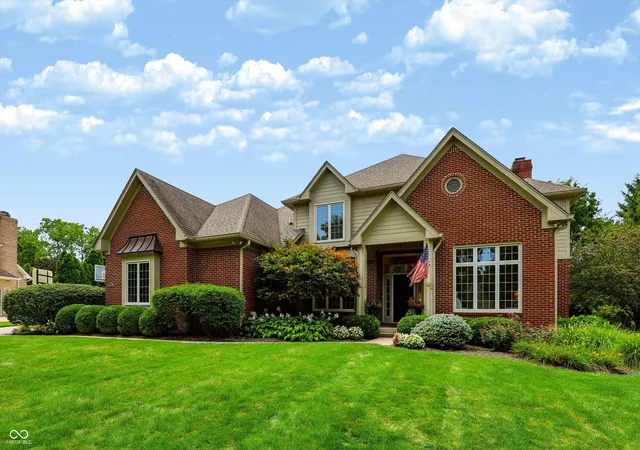 Photo 3 of Sale Pending at 10512 Chestnut Hl Cir, Fishers, IN 46037 | MLS# 22118438 | Listing updated on 2026-08-10