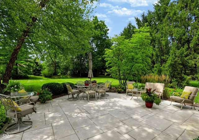 Photo 4 of Sale Pending at 10512 Chestnut Hl Cir, Fishers, IN 46037 | MLS# 22118438 | Listing updated on 2026-08-10