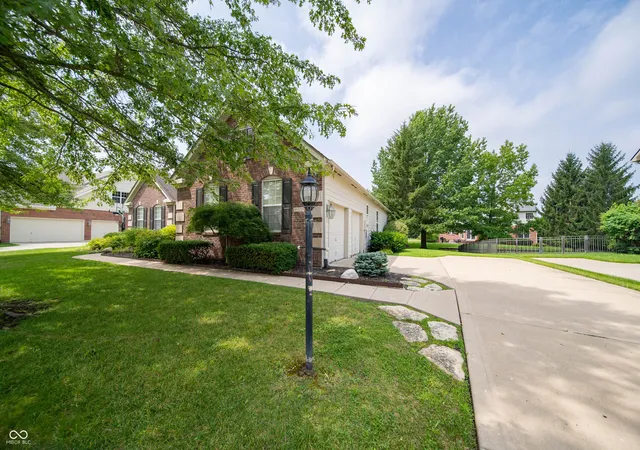 3rd image of 10539 Saddlestone Dr, Fishers, IN 46040 | MLS# 22118440
