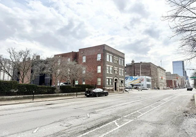 2nd image of 801 N Pennsylvania St #A-B, Indianapolis, IN 46204 | MLS# 22118457