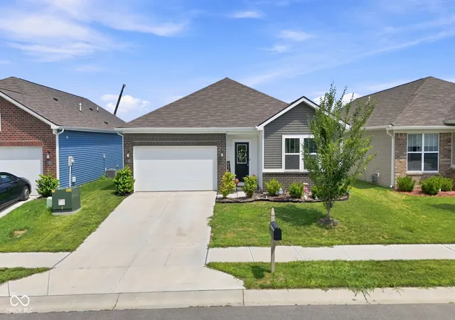 Photo 1 of Sale Pending at 4218 Ashton View Ln, Indianapolis, IN 46268 | MLS# 22118470 | Listing updated on 2026-09-30