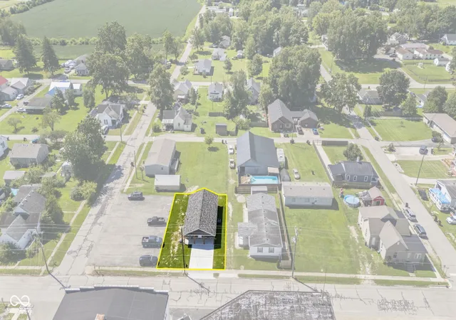 Photo 4 of Single family home for sale at 403 W Howard St, Crothersville, IN 47229 | MLS# 22118481 | Listing updated on 2026-09-22