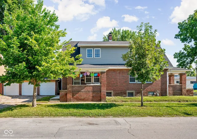 1st image of 1724 Woodlawn Ave, Indianapolis, IN 46203 | MLS# 22118484