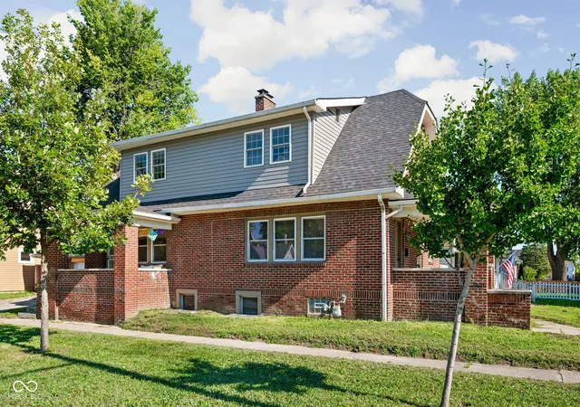 2nd image of 1724 Woodlawn Ave, Indianapolis, IN 46203 | MLS# 22118484