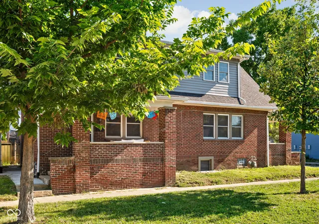 3rd image of 1724 Woodlawn Ave, Indianapolis, IN 46203 | MLS# 22118484