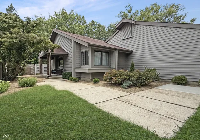 2nd image of 4692 Carya Sq, Columbus, IN 47201 | MLS# 22118485