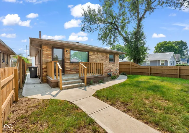 Photo 2 of Sale Pending at 2805 S Lockburn St, Indianapolis, IN 46241 | MLS# 22118489 | Listing updated on 2026-08-19