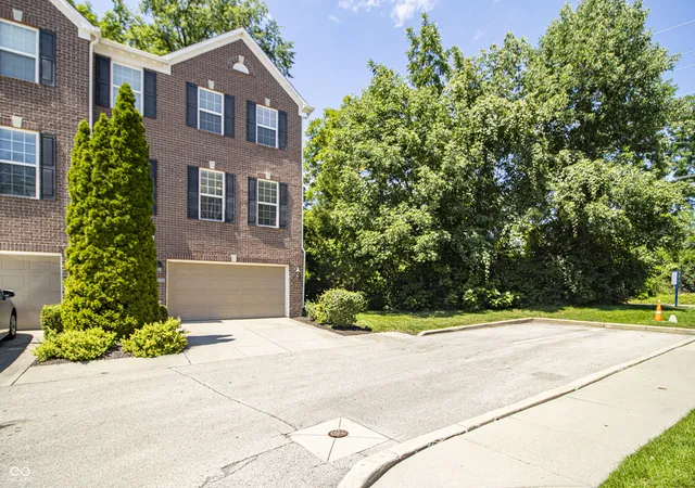 Photo 3 of Townhouse for sale at 1037 Orlando St, Carmel, IN 46032 | MLS# 22118494 | Listing updated on 2026-09-03