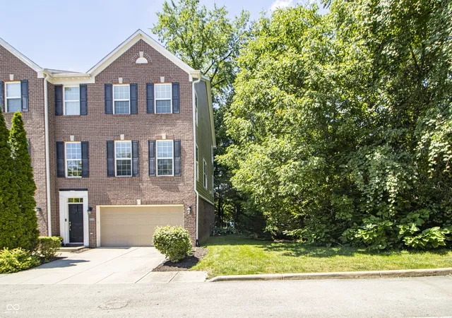 Photo 3 of Townhouse for sale at 1037 Orlando St, Carmel, IN 46032 | MLS# 22118494 | Listing updated on 2026-09-03