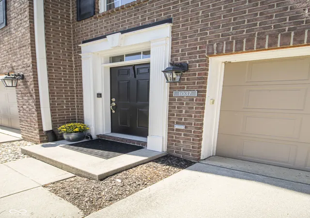 Photo 4 of Townhouse for sale at 1037 Orlando St, Carmel, IN 46032 | MLS# 22118494 | Listing updated on 2026-09-03