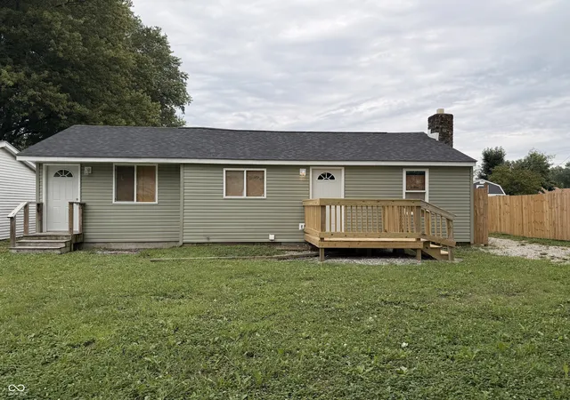 1st image of 621 Della Rd, Columbus, IN 47203 | MLS# 22118499