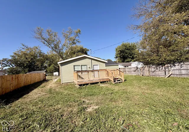 Photo 3 of Single family home for sale at 621 Della Rd, Columbus, IN 47203 | MLS# 22118499 | Listing updated on 2026-10-09