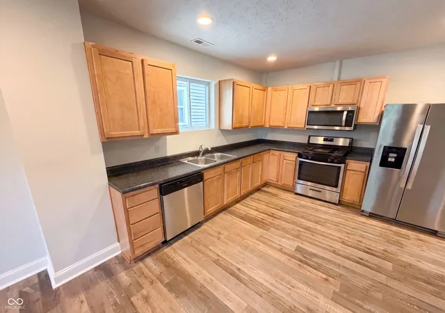 Photo 2 of Sale Pending at 2615 Boulevard Pl, Indianapolis, IN 46208 | MLS# 22118522 | Listing updated on 2026-09-03