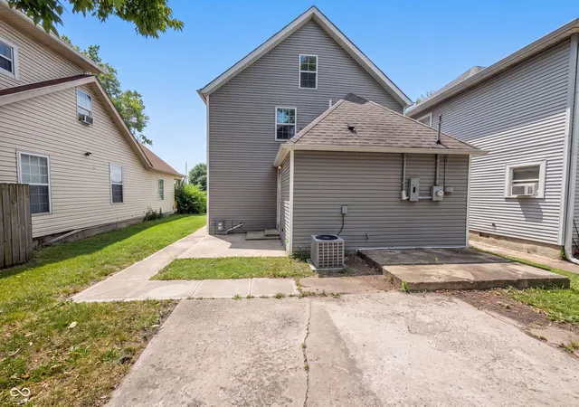 Photo 4 of Sale Pending at 2615 Boulevard Pl, Indianapolis, IN 46208 | MLS# 22118522 | Listing updated on 2026-09-03