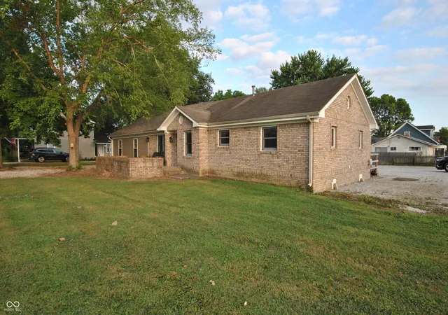 Photo 2 of Sale Pending at 1235 Indianapolis Rd, Mooresville, IN 46158 | MLS# 22118544 | Listing updated on 2026-09-18