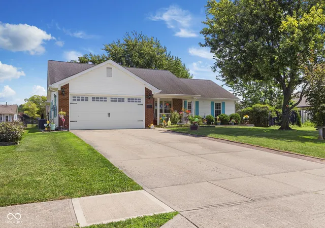 Photo 2 of Sale Pending at 1147 Bumblebee Way, Greenfield, IN 46140 | MLS# 22118562 | Listing updated on 2026-10-05