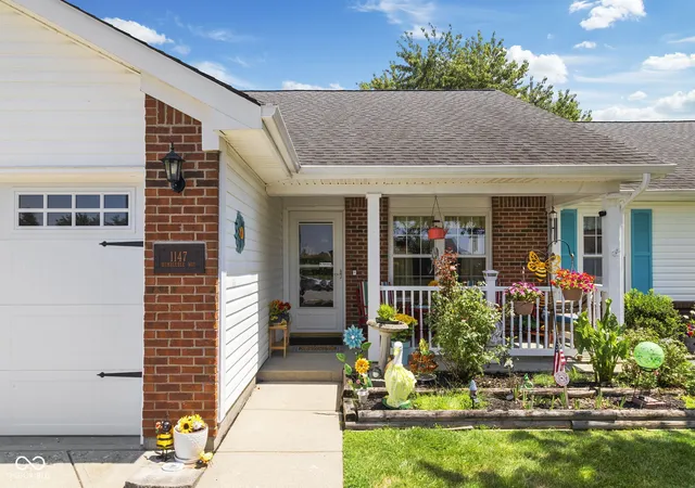 Photo 3 of Sale Pending at 1147 Bumblebee Way, Greenfield, IN 46140 | MLS# 22118562 | Listing updated on 2026-10-05