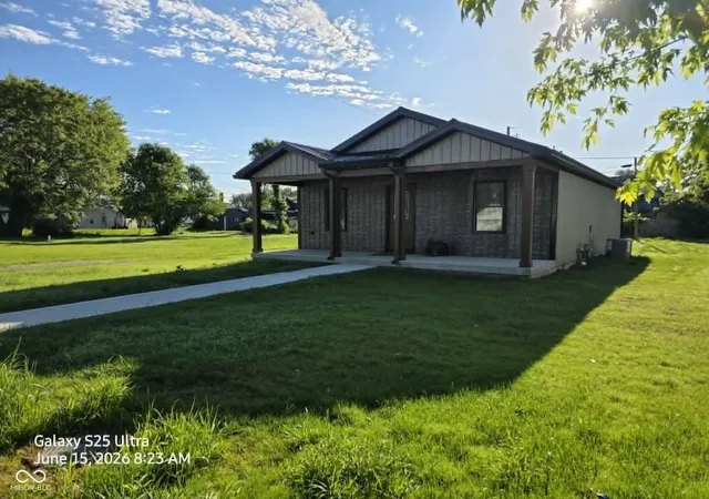 3rd image of 528 N Meridian St, Winchester, IN 47394 | MLS# 22118565
