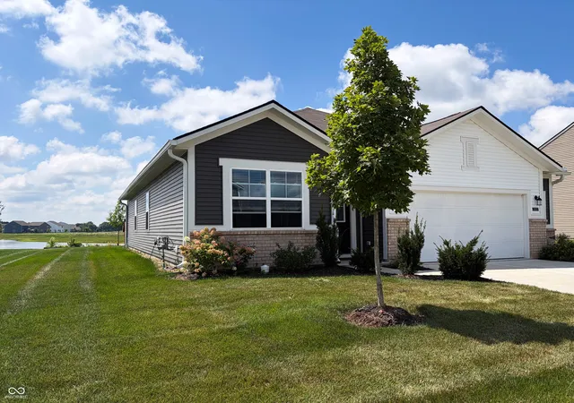 Photo 2 of Single family home for sale at 6822 Orchard Run Cir, Whitestown, IN 46075 | MLS# 22118580 | Listing updated on 2026-10-02