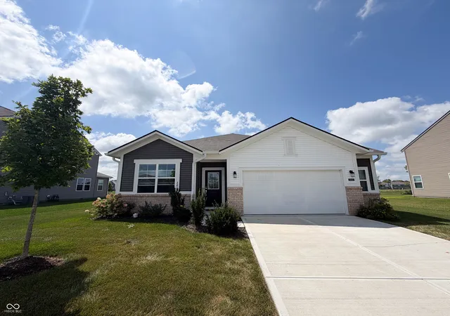 Photo 3 of Single family home for sale at 6822 Orchard Run Cir, Whitestown, IN 46075 | MLS# 22118580 | Listing updated on 2026-10-02