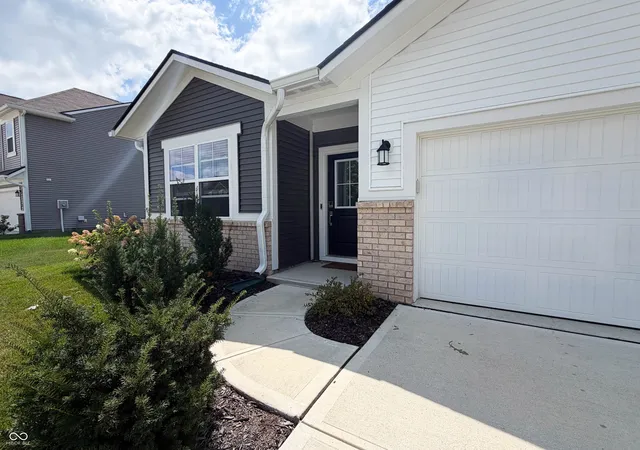 Photo 3 of Single family home for sale at 6822 Orchard Run Cir, Whitestown, IN 46075 | MLS# 22118580 | Listing updated on 2026-10-02