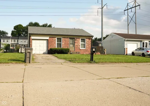 2nd image of 3645 Remington Dr, Indianapolis, IN 46227 | MLS# 22118588