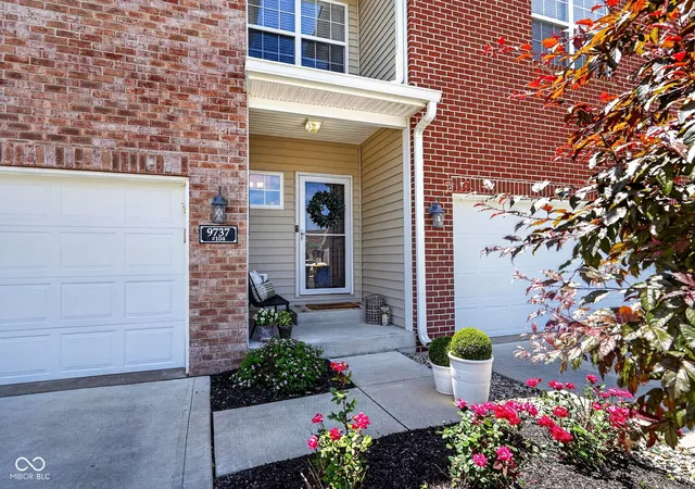 2nd image of 9737 Thorne Cliff Wy #104, Fishers, IN 46037 | MLS# 22118598
