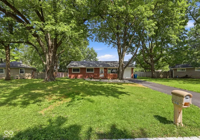 Photo 3 of Single family home for sale at 10735 Vali Dr, Carmel, IN 46280 | MLS# 22118601 | Listing updated on 2026-09-18