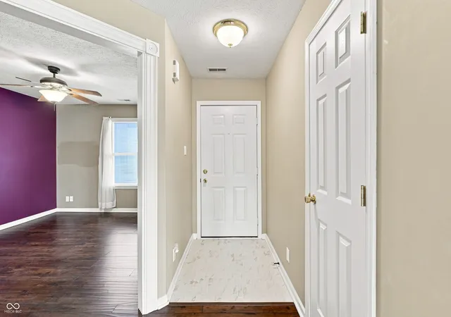 2nd image of 1707 Brookview Dr, Brownsburg, IN 46112 | MLS# 22118602