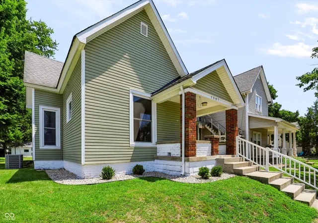 Photo 1 of Single family home for sale at 1507 Lafayette Ave, Columbus, IN 47201 | MLS# 22118605 | Listing updated on 2026-09-22