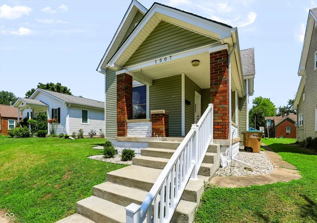 Photo 2 of Single family home for sale at 1507 Lafayette Ave, Columbus, IN 47201 | MLS# 22118605 | Listing updated on 2026-09-22