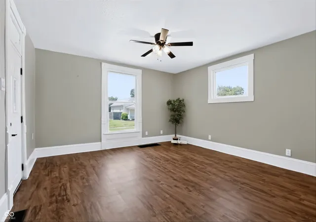 Photo 4 of Single family home for sale at 1507 Lafayette Ave, Columbus, IN 47201 | MLS# 22118605 | Listing updated on 2026-09-23