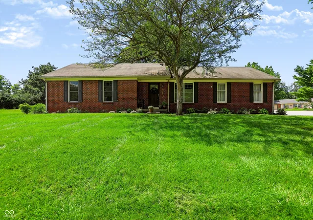 1st image of 913 Kildeer Ct, Zionsville, IN 46077 | MLS# 22118613