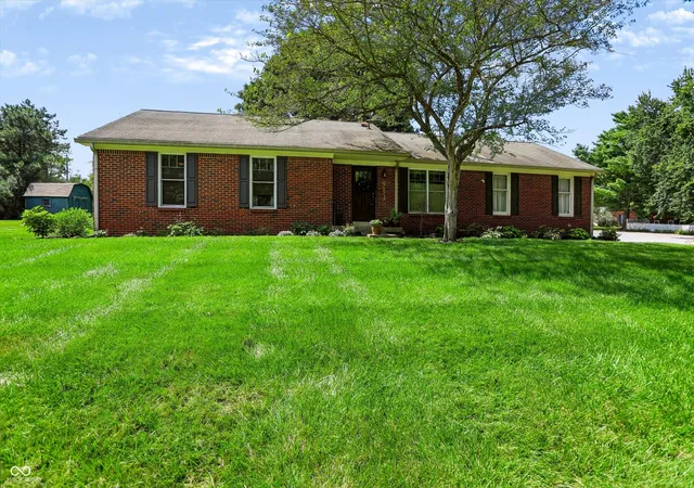 2nd image of 913 Kildeer Ct, Zionsville, IN 46077 | MLS# 22118613