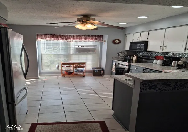 Photo 3 of Condo for sale at 6441 Bayside S Dr, Indianapolis, IN 46250 | MLS# 22118615 | Listing updated on 2026-10-23