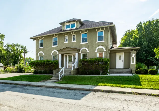 2nd image of 904 E 38th St, Indianapolis, IN 46205 | MLS# 22118630