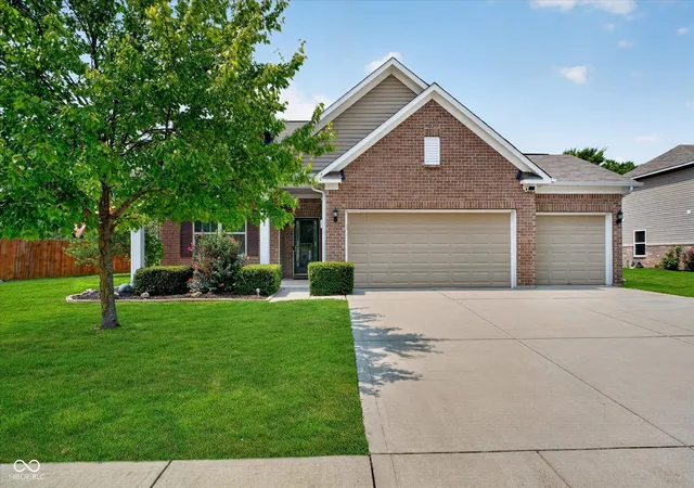 Photo 2 of Single family home for sale at 8922 N Springview Dr, Mc Cordsville, IN 46055 | MLS# 22118631 | Listing updated on 2026-08-24