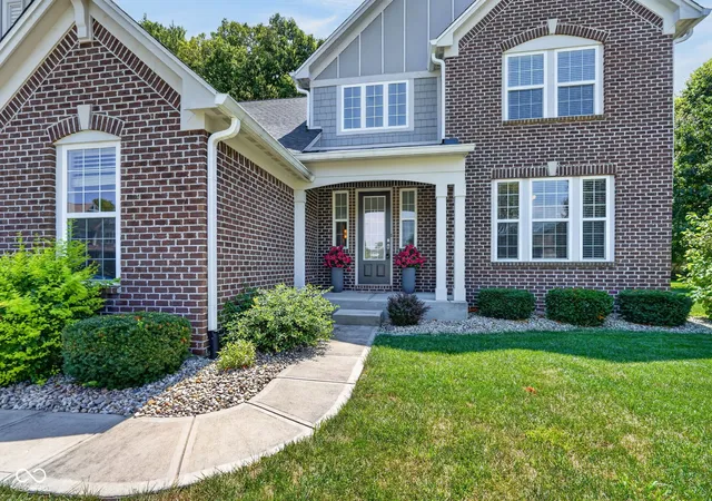 2nd image of 3927 Harrison Crossing Ln, Greenwood, IN 46142 | MLS# 22118647