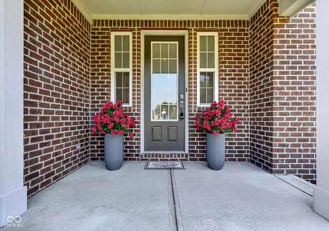 Photo 3 of Single family home for sale at 3927 Harrison Xing Ln, Greenwood, IN 46142 | MLS# 22118647 | Listing updated on 2026-09-01