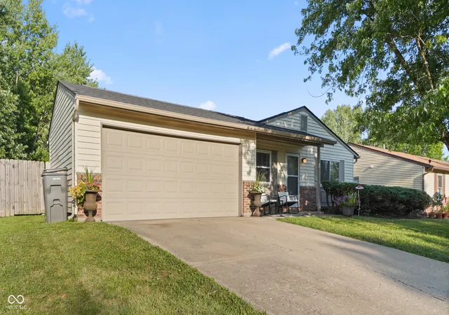 2nd image of 6735 Echo Ln, Indianapolis, IN 46278 | MLS# 22118660