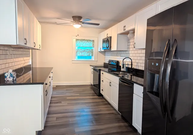 Photo 3 of Sale Pending at 826 E Pleasant Run Parkway North Dr, Indianapolis, IN 46203 | MLS# 22118668 | Listing updated on 2026-09-22