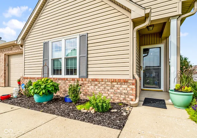 1st image of 1177 Spencer Dr, Greenwood, IN 46143 | MLS# 22118677