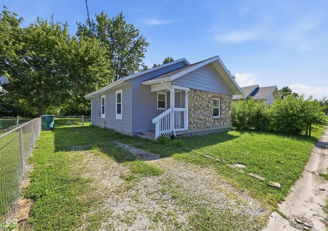 2nd image of 2211 E 18th St, Muncie, IN 47302 | MLS# 22118678
