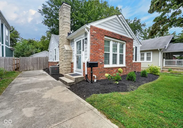 2nd image of 6018 Evanston Ave, Indianapolis, IN 46220 | MLS# 22118680