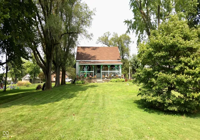 1st image of 5820 E 25th St, Columbus, IN 47203 | MLS# 22118715