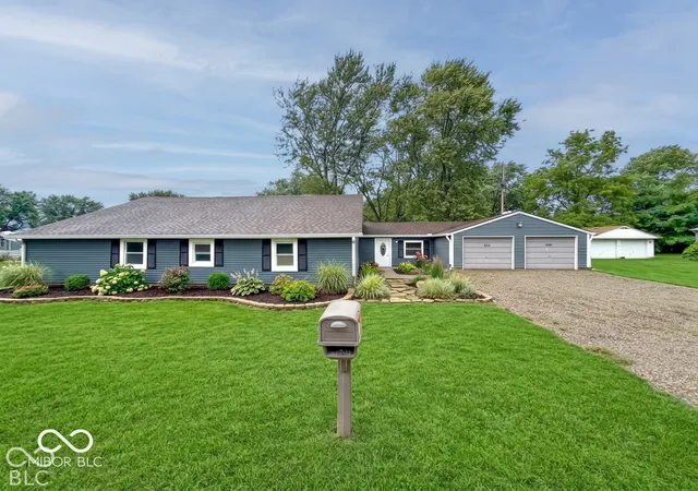 Photo 3 of Single family home for sale at 3074 N 625 Street E, Franklin, IN 46131 | MLS# 22118726 | Listing updated on 2026-10-09