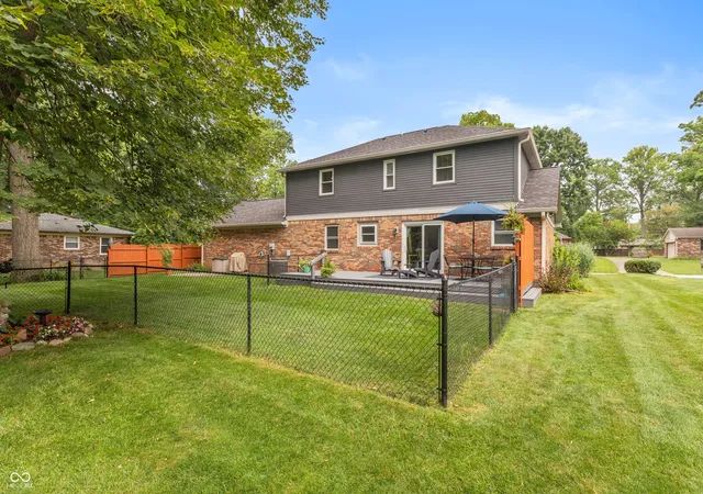 Photo 2 of Sale Pending at 33 Fairlane Dr, Brownsburg, IN 46112 | MLS# 22118749 | Listing updated on 2026-08-22