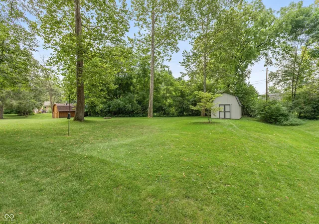 Photo 3 of Sale Pending at 33 Fairlane Dr, Brownsburg, IN 46112 | MLS# 22118749 | Listing updated on 2026-08-22