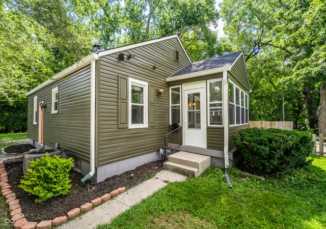 3rd image of 1961 N Dequincy St, Indianapolis, IN 46218 | MLS# 22118750