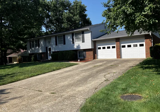 2nd image of 8451 Royal Meadow Dr, Indianapolis, IN 46217 | MLS# 22118766